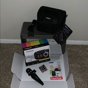 Brand new Polaroid iE90 with case set